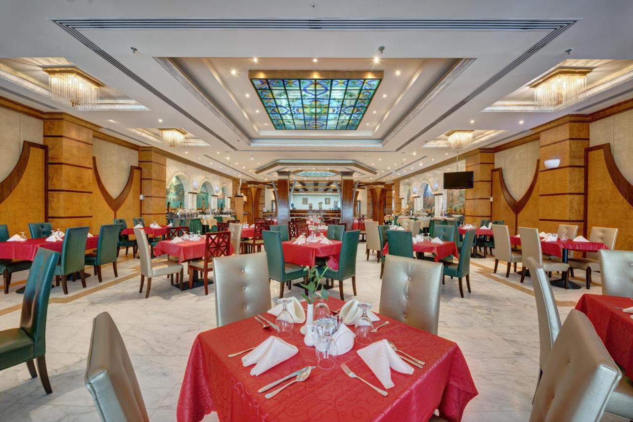 Sahara Beach Resort & Spa Sharjah Exterior foto The restaurant