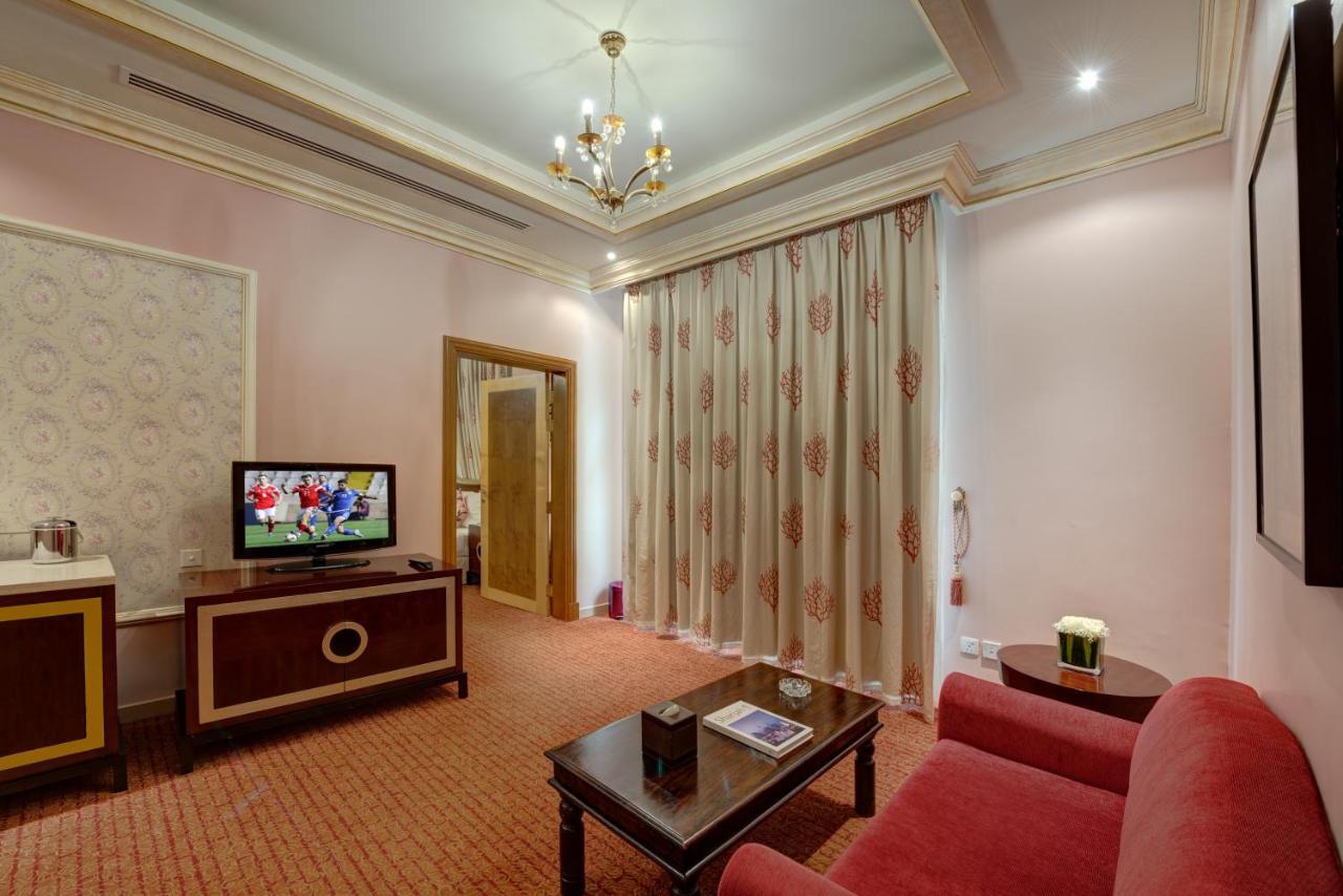 Sahara Beach Resort & Spa Sharjah Exterior foto A suite at the hotel