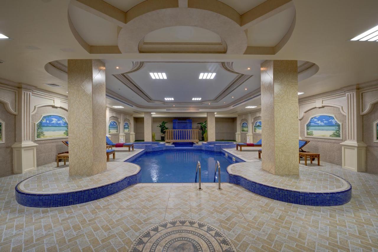 Sahara Beach Resort & Spa Sharjah Exterior foto The pool at the spa