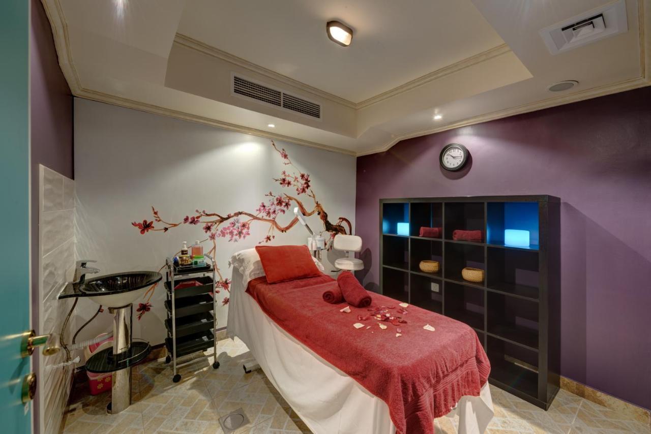 Sahara Beach Resort & Spa Sharjah Exterior foto A treatment room at a spa
