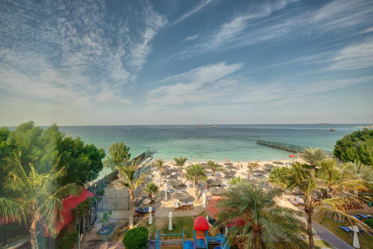 Sahara Beach Resort & Spa Sharjah Exterior foto The beach at Jumeirah Rotana